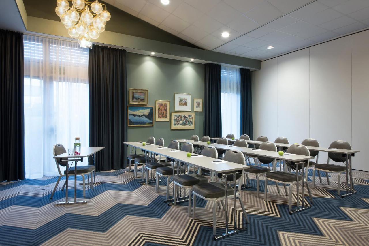 Radisson Blu Park Hotel, Oslo Форнебю Екстериор снимка